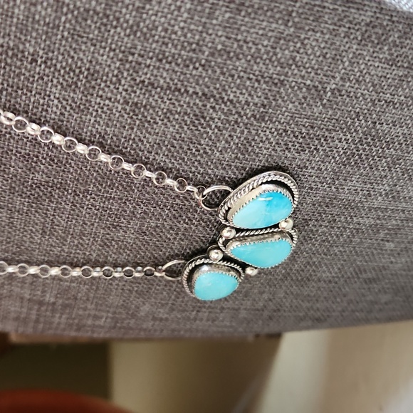 Gorgeous NWOT Native American Triple Stone Kingman Turquoise Cluster Necklace 💙 - Picture 7 of 14